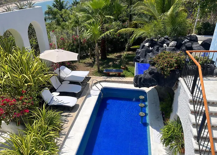 Bed & Breakfast De La Roca Zihuatanejo