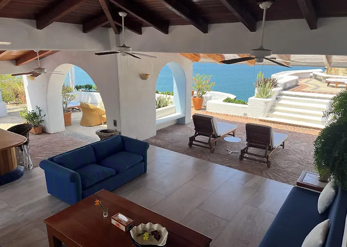 De La Roca Zihuatanejo