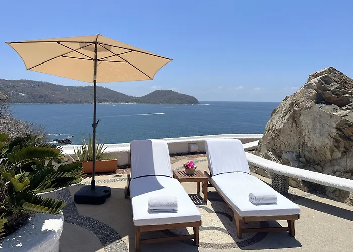 Bed & Breakfast De La Roca Zihuatanejo