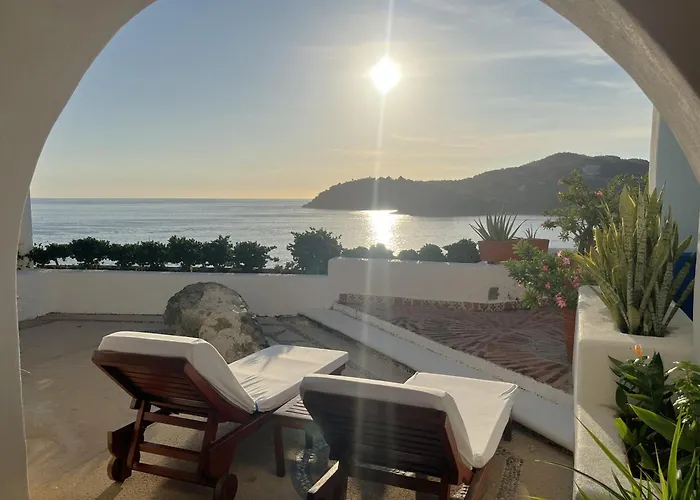 De La Roca Zihuatanejo