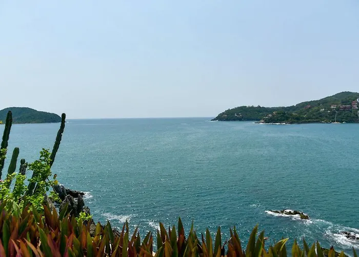 De La Roca Zihuatanejo