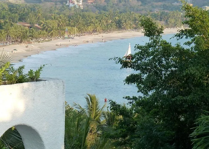 Bed & Breakfast De La Roca Zihuatanejo